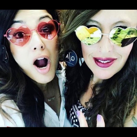 Meet your Posher, Noelle - Picture 1 of 1